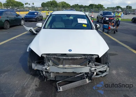 2015 Mercedes-Benz C 300 4Matic из США, поврежденный, VIN 55SWF4KB6FU019949